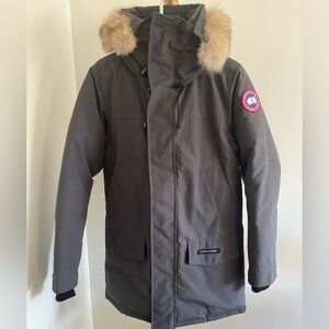 Like brand new! Langford parka with coyote fur, Canada goose discontinued coyote